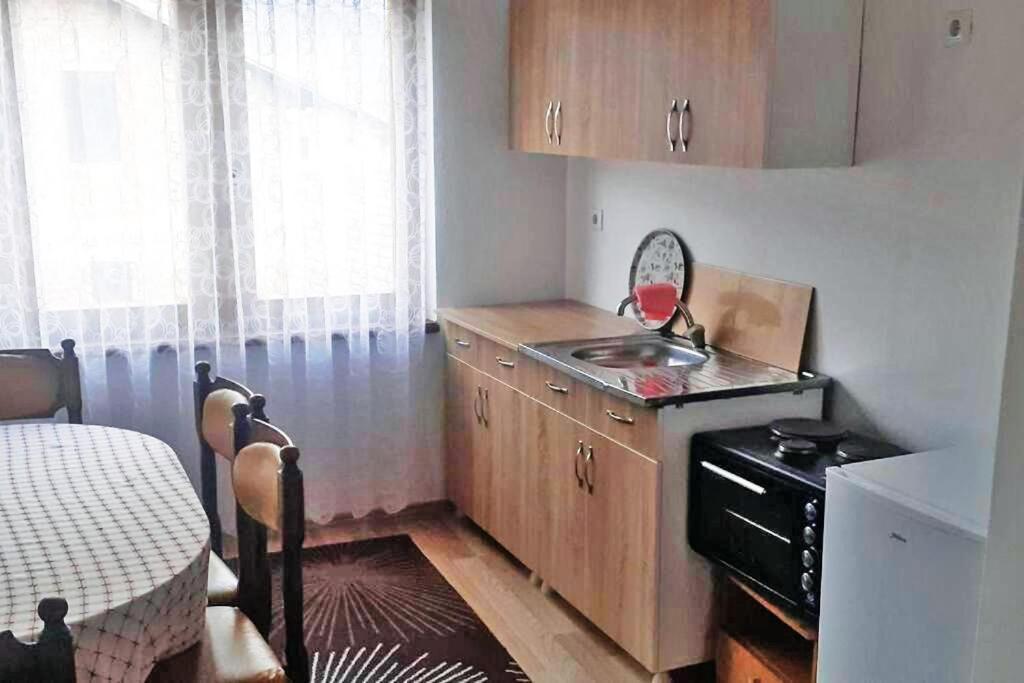 Lovely 1 Bedroom Within Walking Distance, Views Печ Екстер'єр фото